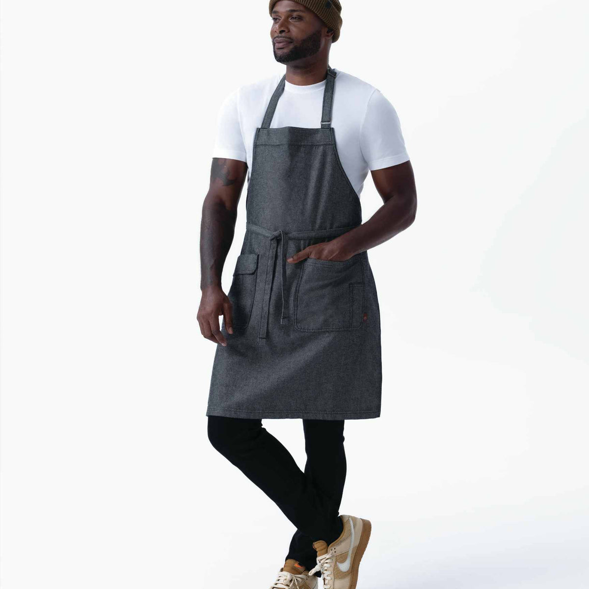 キャンバス生地・胸当てエプロン・黒｜飲食制服｜Chef Works® — Chef