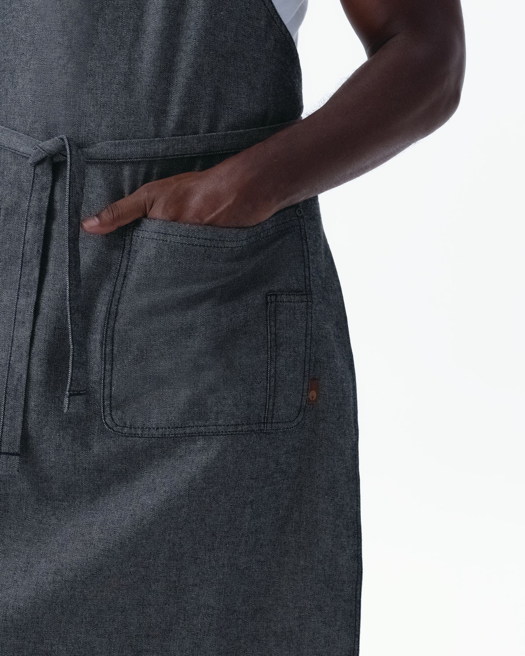 ユーティリティ 綿100% オックスフォード ブラック ナチュラル 《レギュラー》 胸当て エプロン｜Chef Works Japan