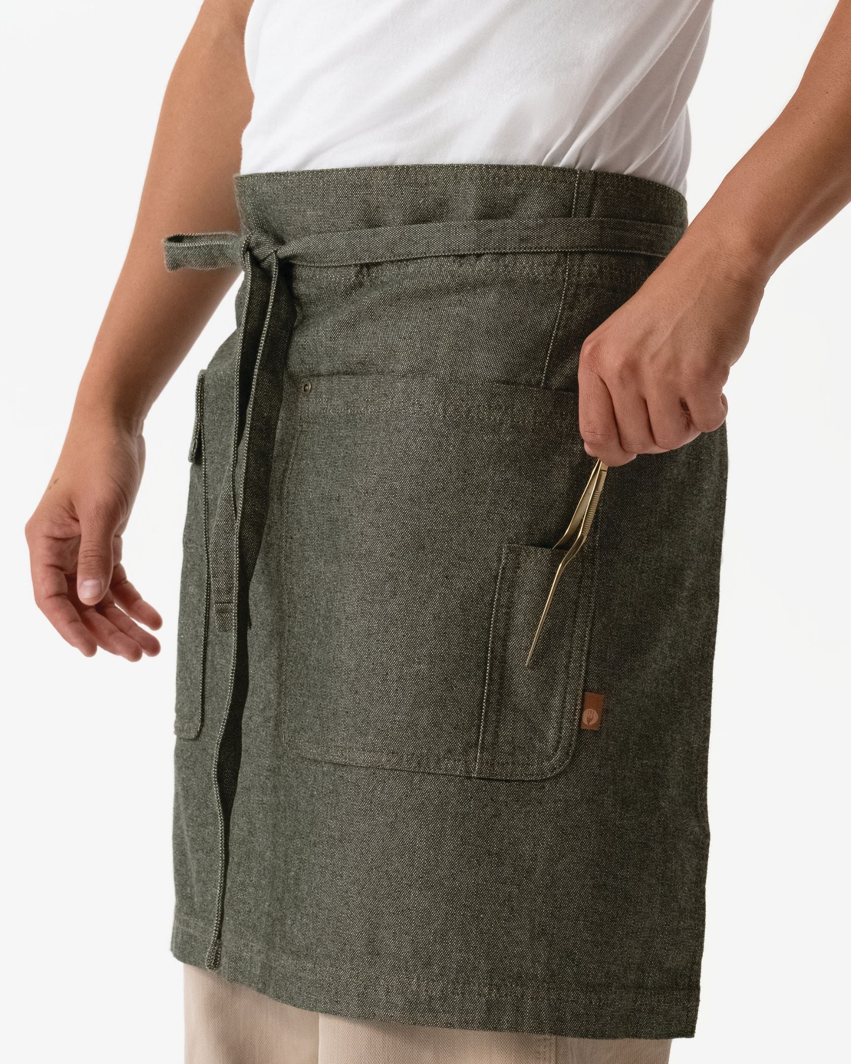 ユーティリティ 綿100% オックスフォード オリーブ ナチュラル ミドル サロン（前掛け） エプロン｜Chef Works Japan